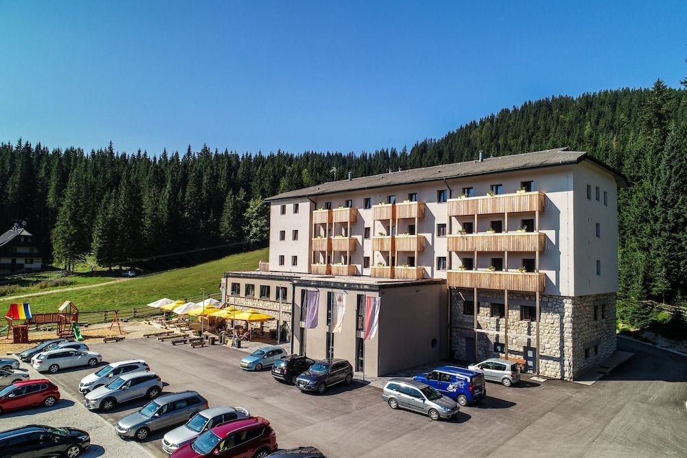 SPORT HOTEL POKLJUKA