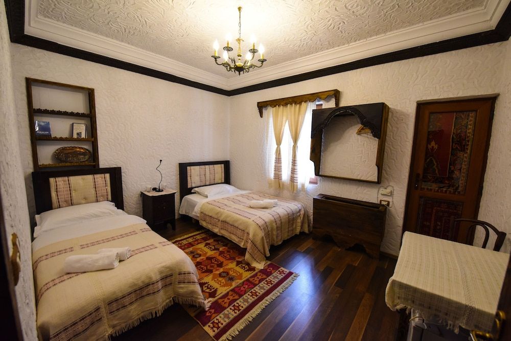 Tradita Gege & Toske 2