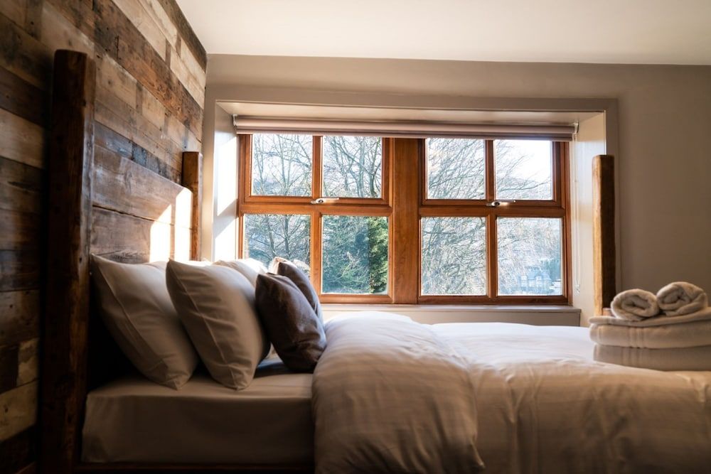 The Lion Pub & Grill