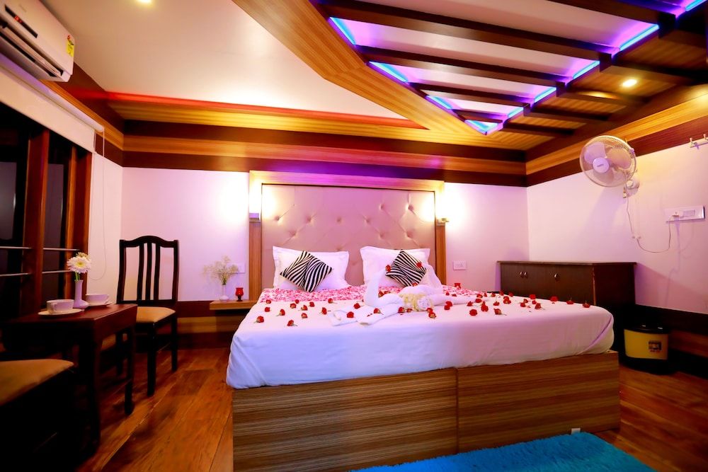 Kerala Luxury House Boat 3