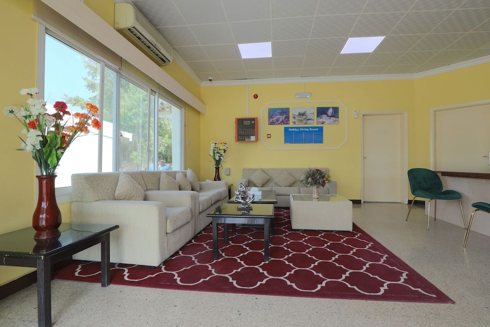 Capital O 224 Holiday Beach Resort 3