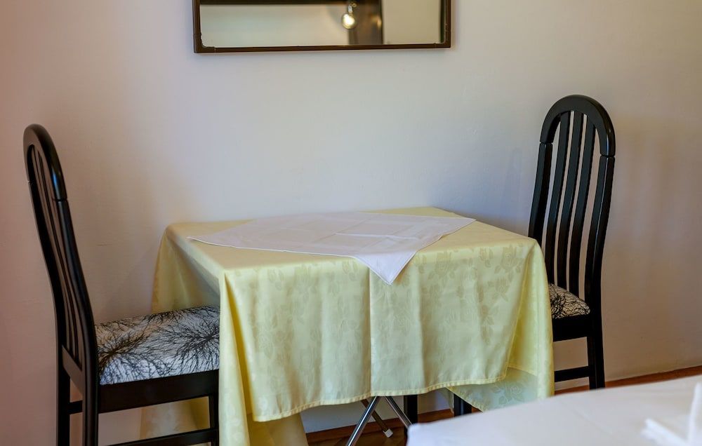 Apartment and rooms Dobrila in Jelsa 3