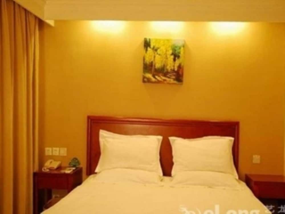 GreenTree Inn Jinan Daming Lake Hotel 2