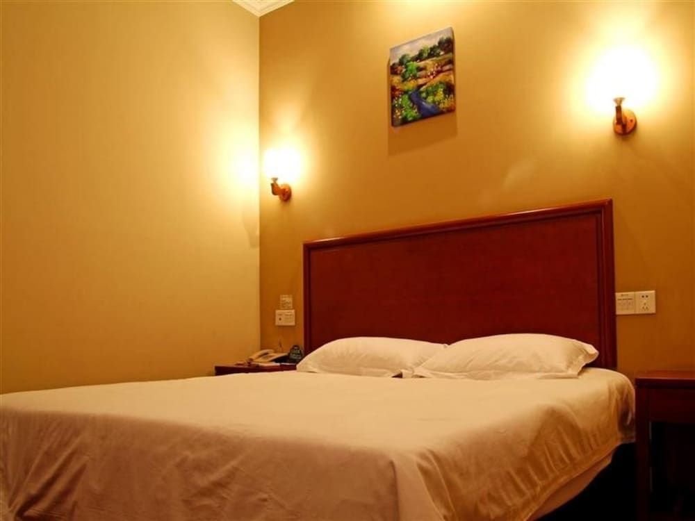 GreenTree Inn Jinan Daming Lake Hotel 3