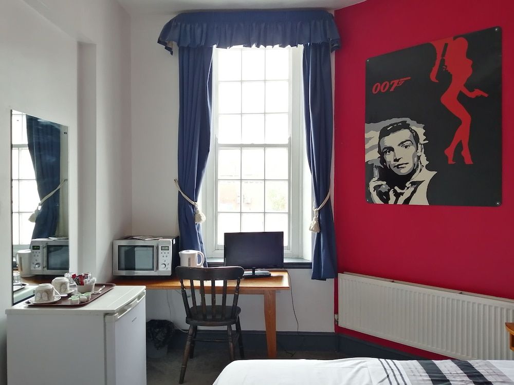 Colin Grazier Hotel 3