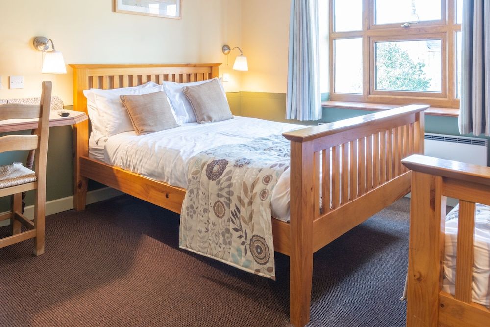 The Half Moon Inn and Country Lodge 3