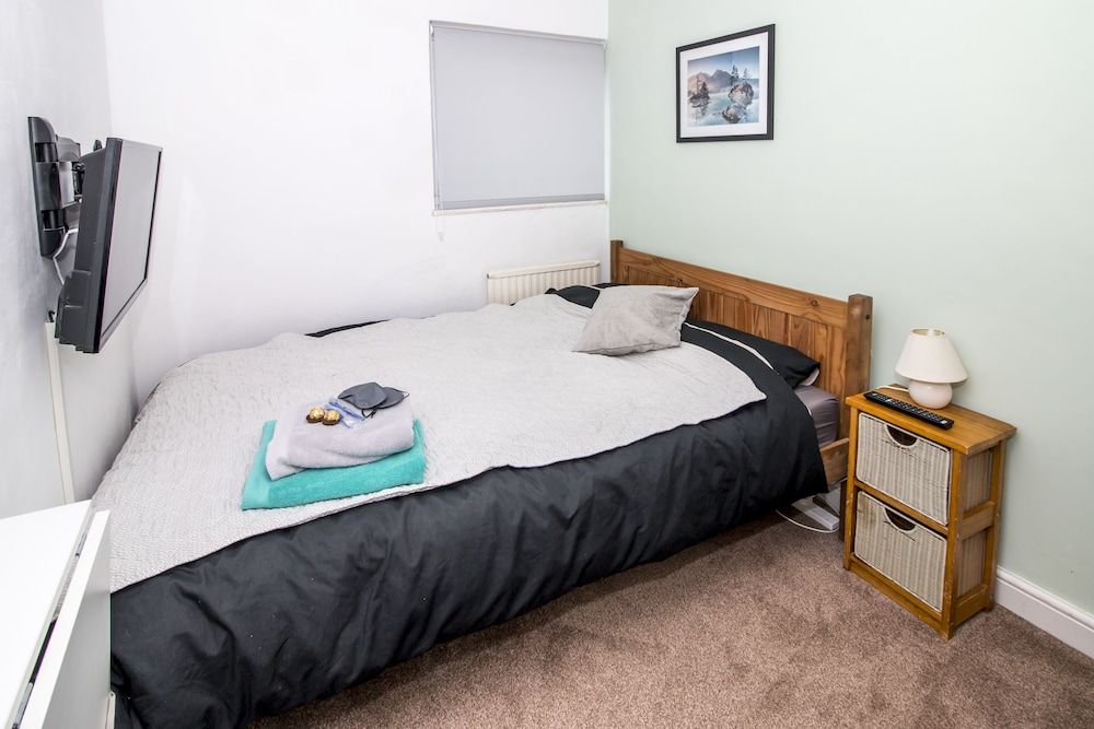 Lovely Rooms in a Quiet Place of Woking 2