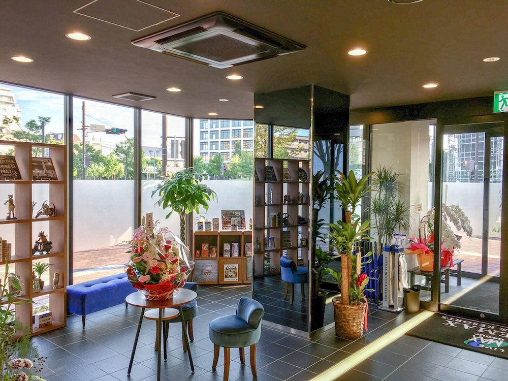 LiVEMAX MIKAWAANJO-EKIMAE 3