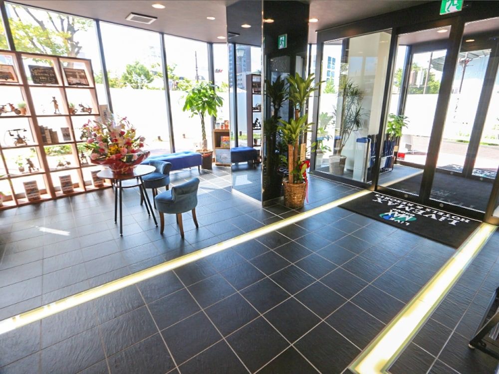 LiVEMAX MIKAWAANJO-EKIMAE 2