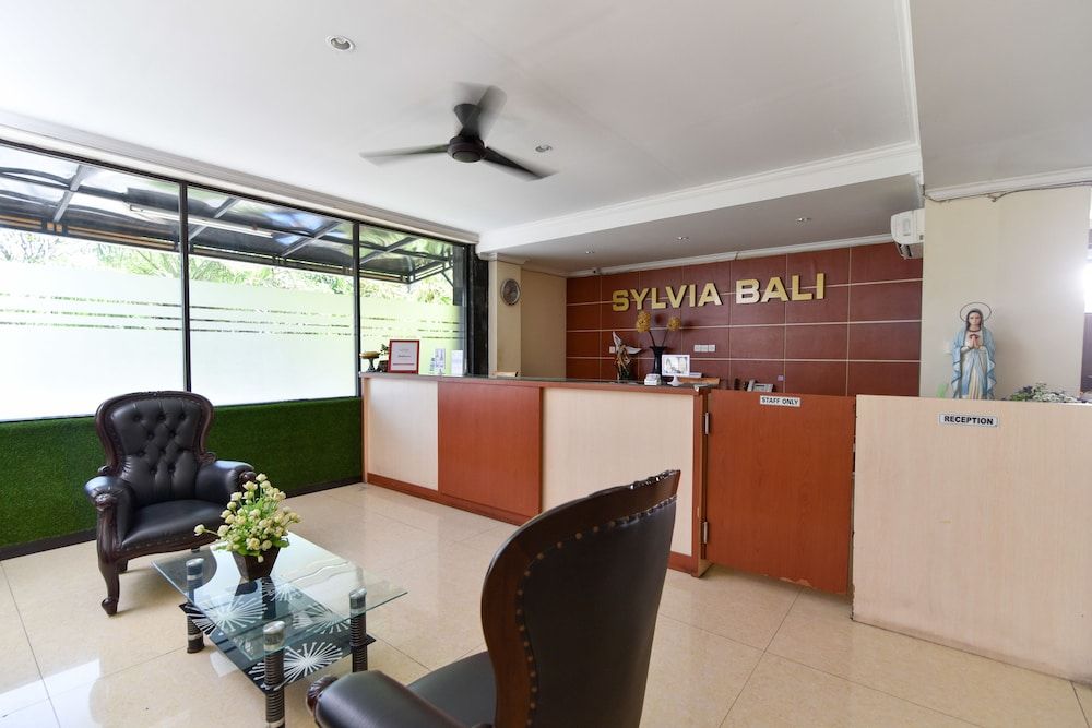 RedDoorz Plus near Mall Bali Galeria 2 3