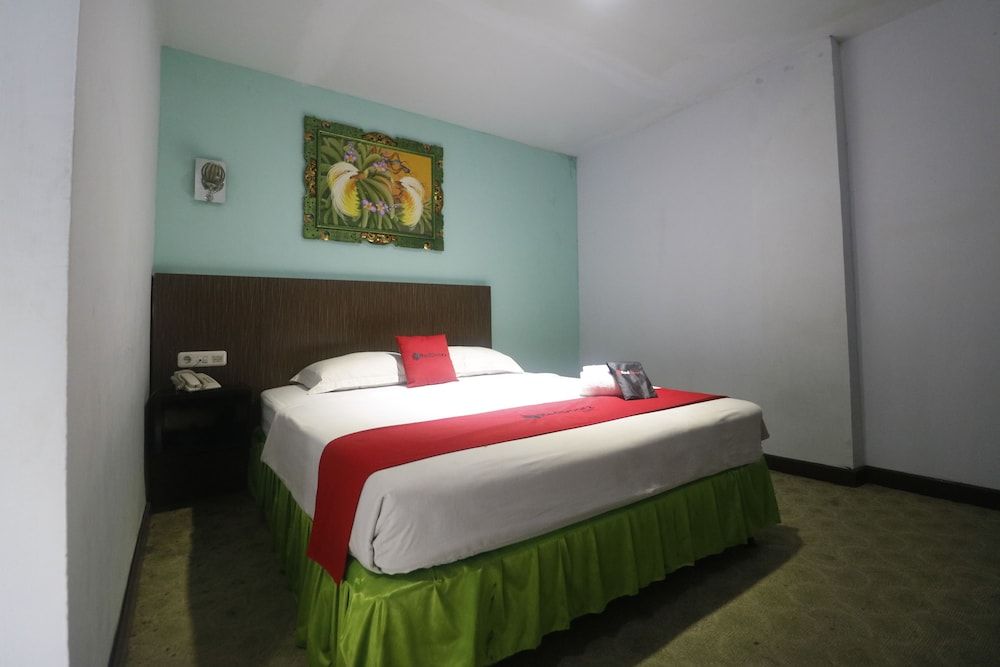 RedDoorz near Fort Rotterdam 2 1