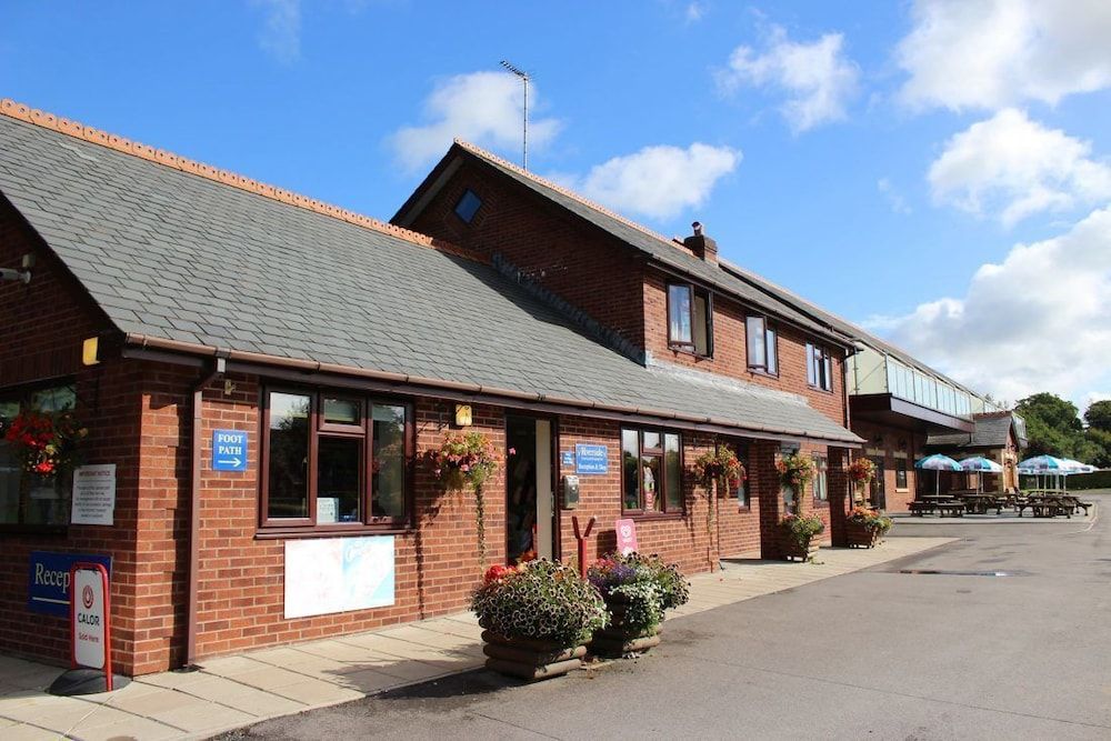 Riverside Caravan & Camping Park