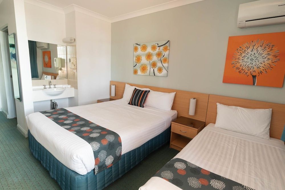 MARKETS HOTEL 2