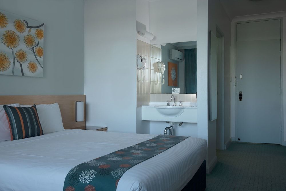 MARKETS HOTEL 3