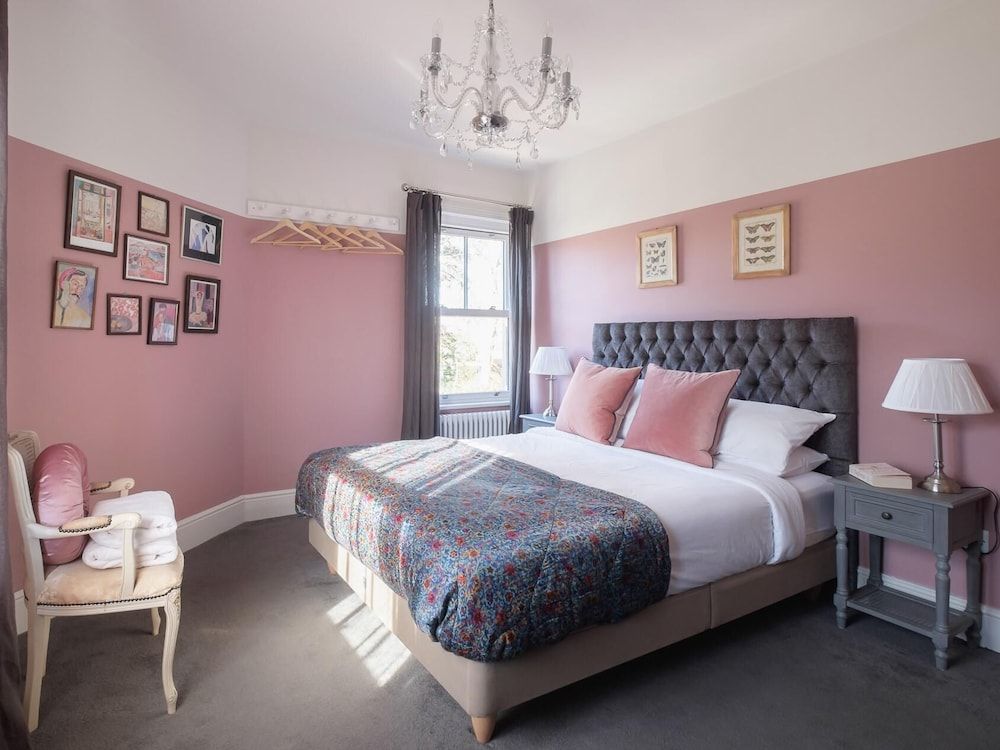 The Victorian Post House - Central Frome