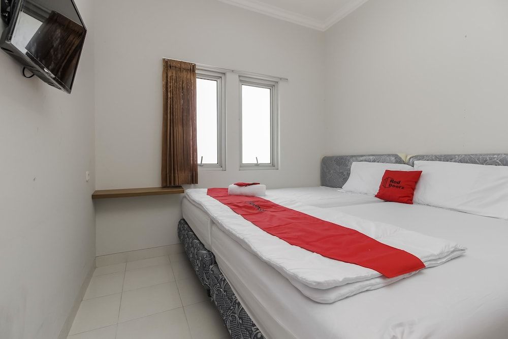 RedDoorz near Central Park Mall 3
