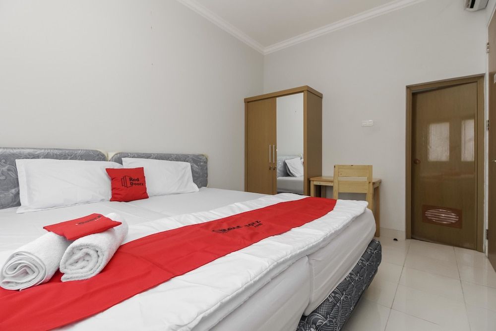 RedDoorz near Central Park Mall 1