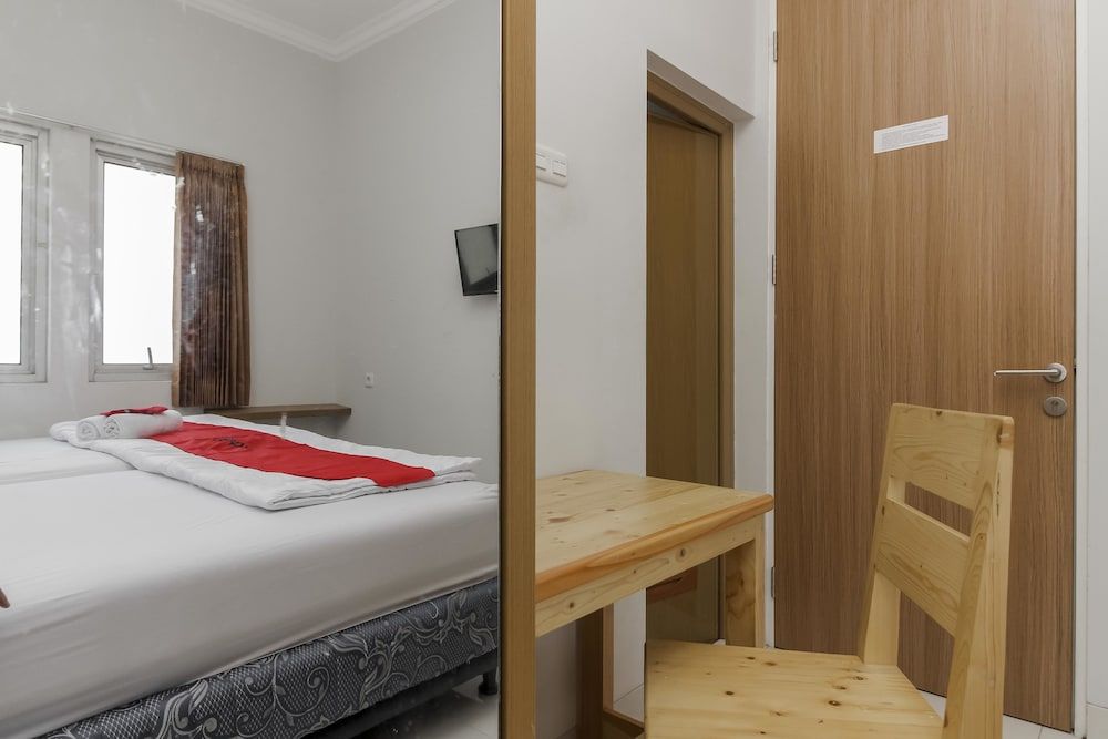 RedDoorz near Central Park Mall 2