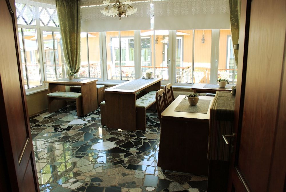 Embrace Guestrooms & Apartments 2