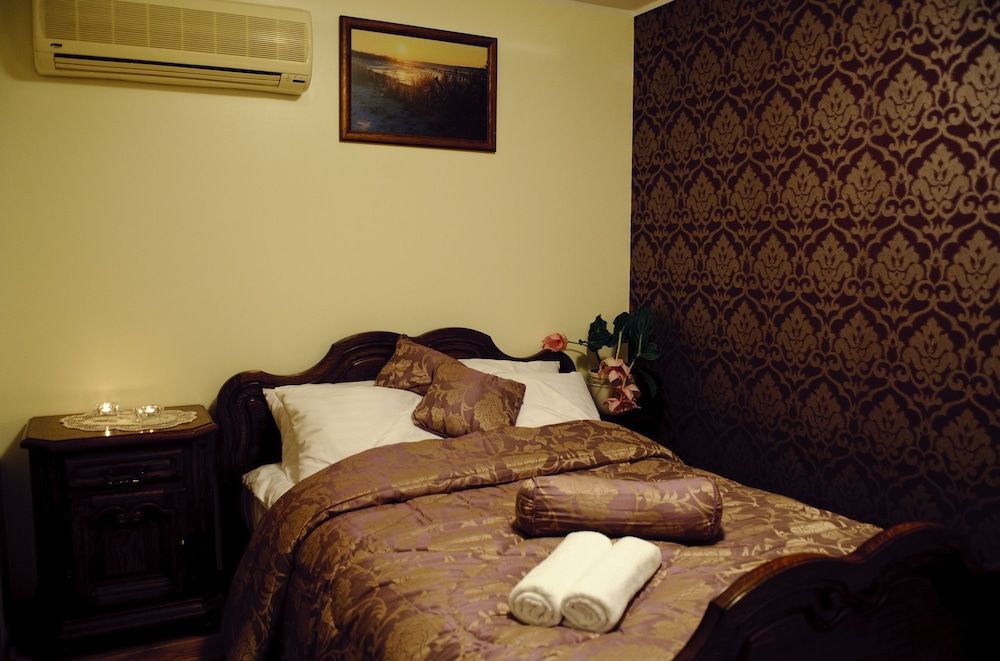 Embrace Guestrooms & Apartments 3