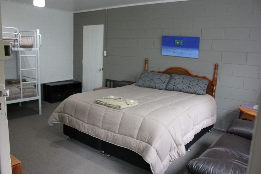 Riverside Haven Lodge & Holiday Park 3