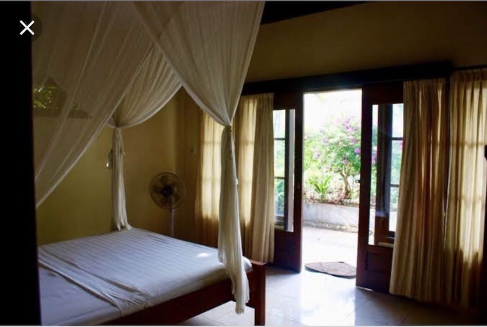 Romeo Beachfront Bungalow 2