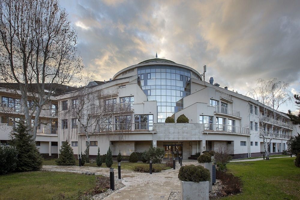 Kenese Bay Garden Resort & Conference Hotel