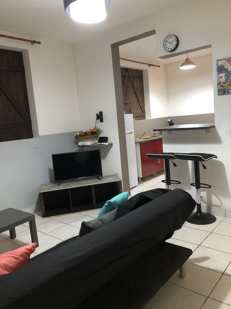 Apartment With one Bedroom in Le Gosier, With Enclosed Garden and Wifi - 5 km From the Beach 2