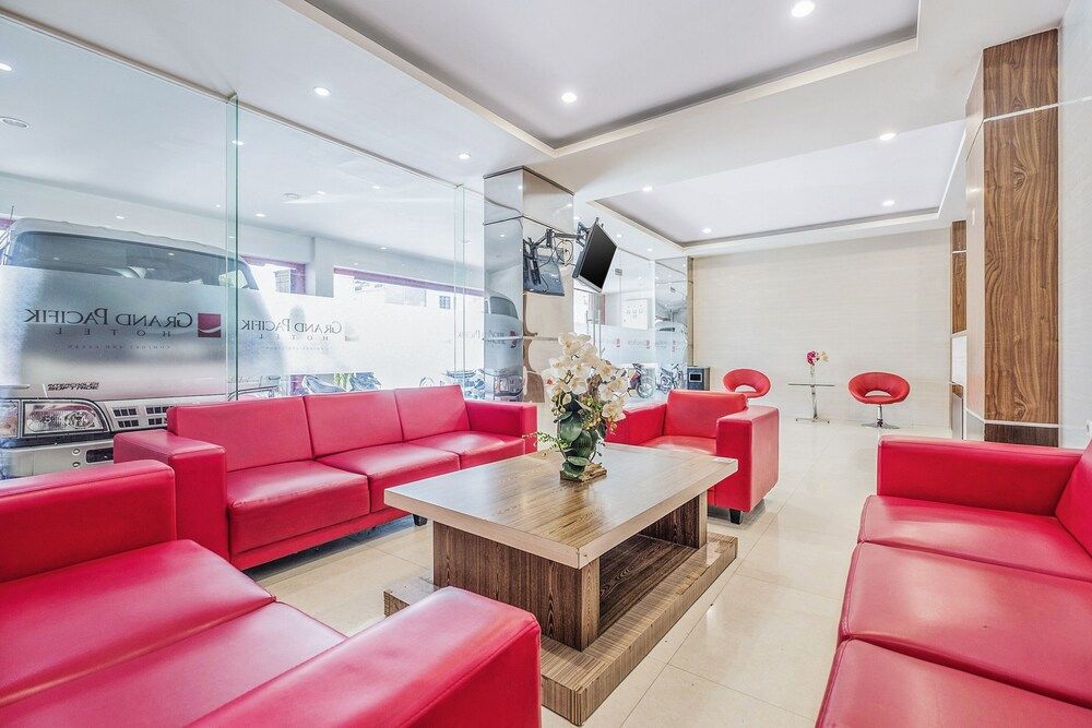 OYO 308 Grand Pacifik Hotel 2