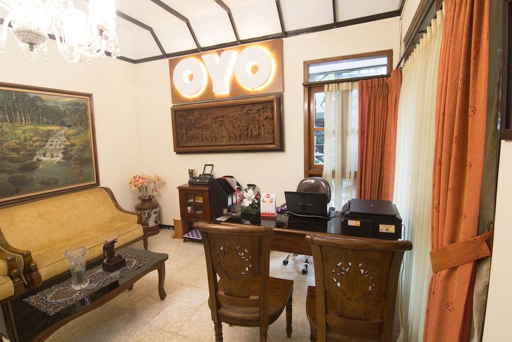  261 Sasono Putro Guest House 3