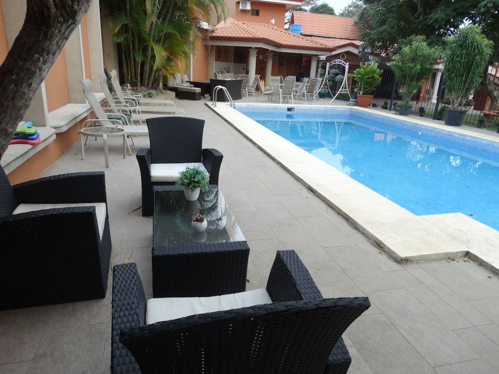 Hotel Suites Merlyn Aeropuerto -1 estrellas en Alajuela