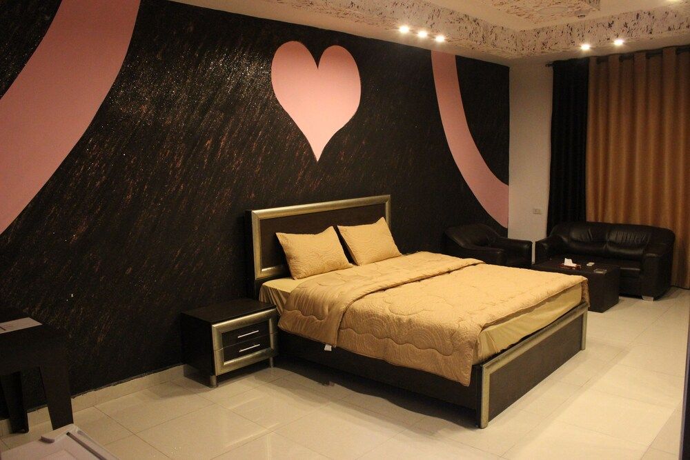 Sara Crown Hotel 3 estrelas em Irbid