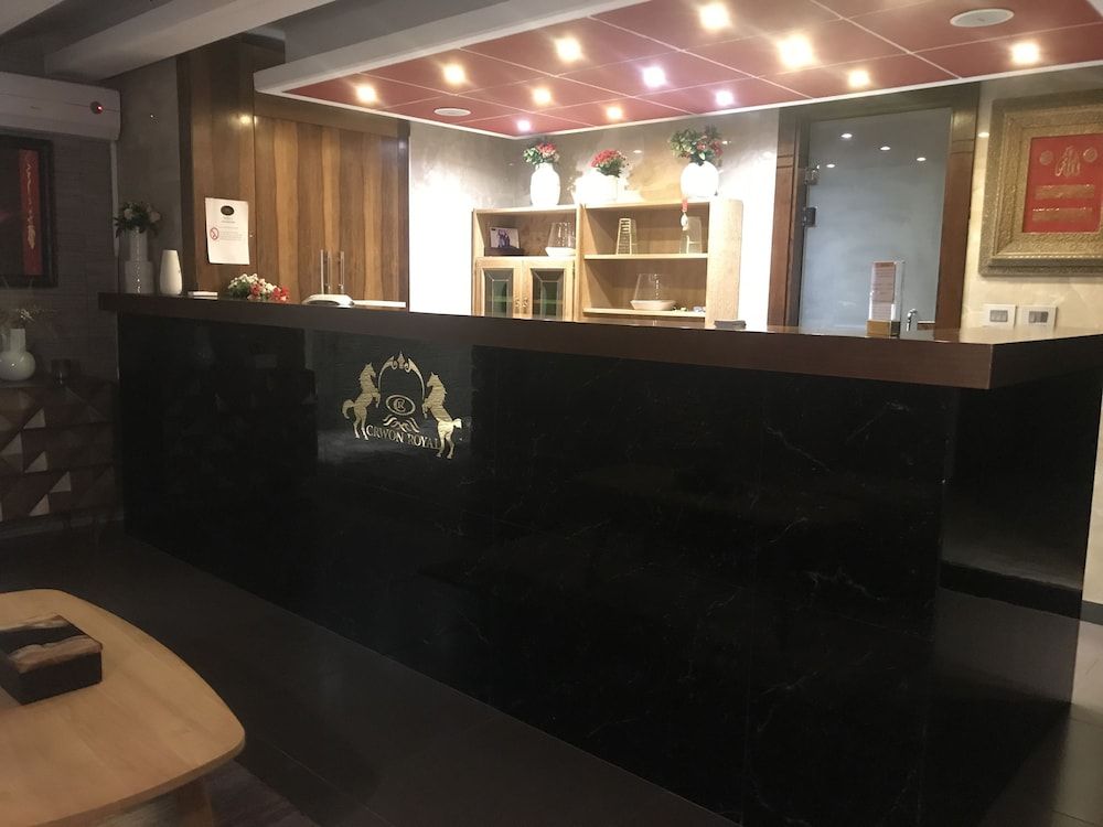 Crown Royal Hotel Tyr 2