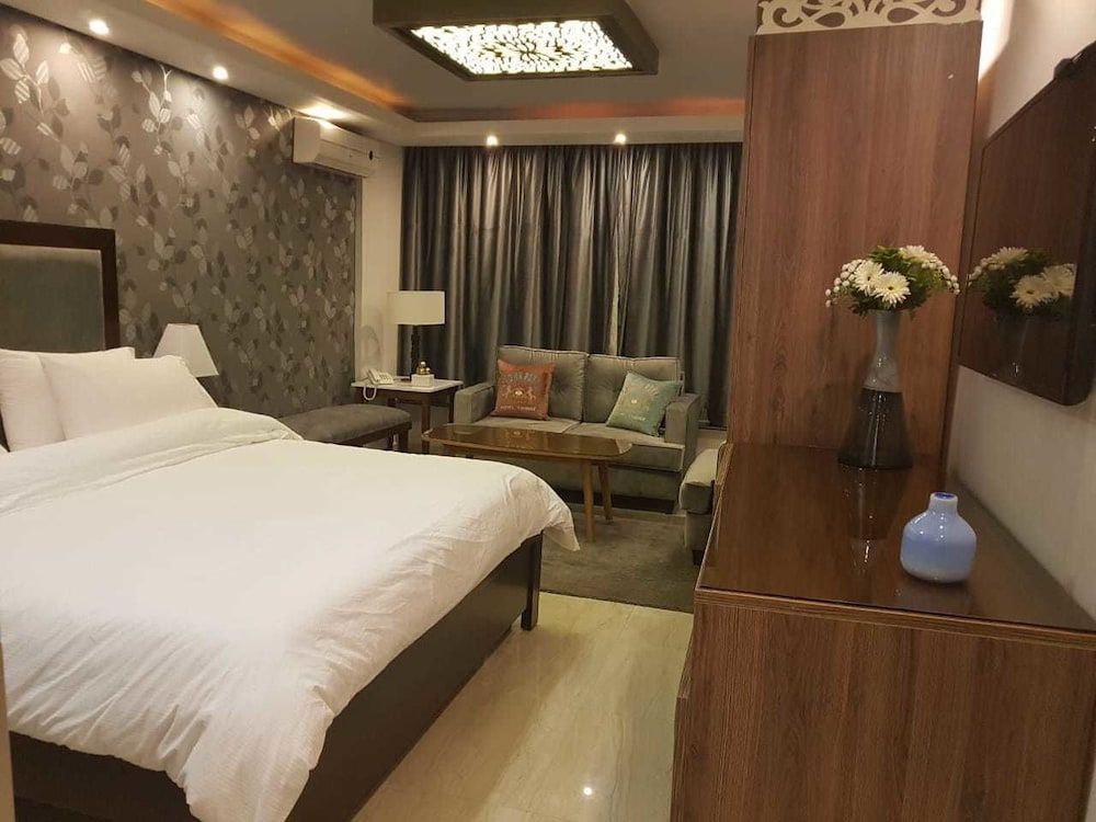 Crown Royal Hotel Tyr 3