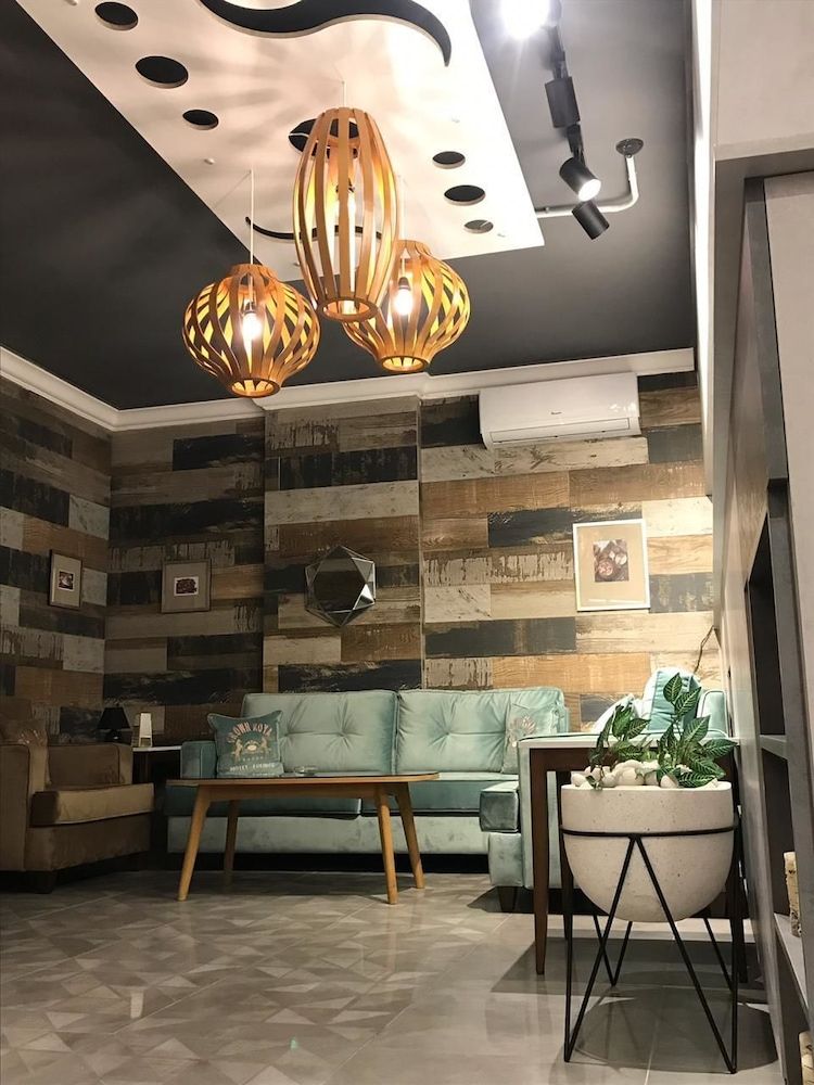 Crown Royal Hotel Tyr