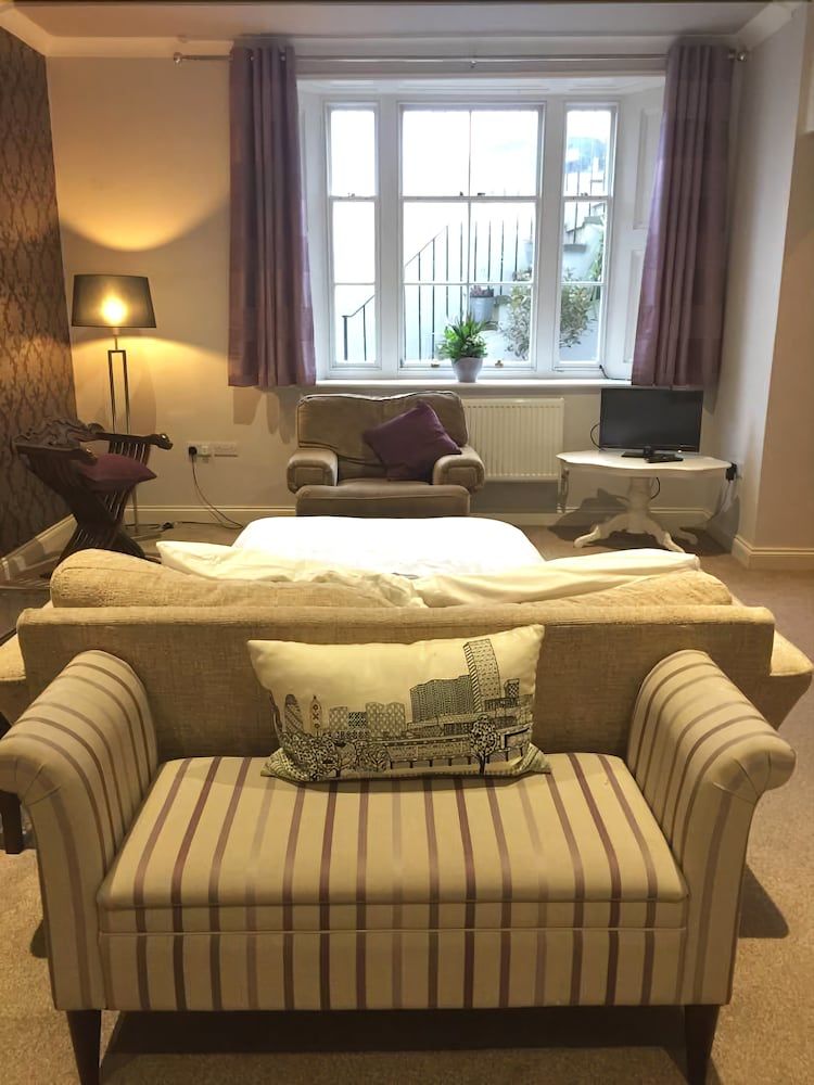 St Leonards Seaside Apartment 2