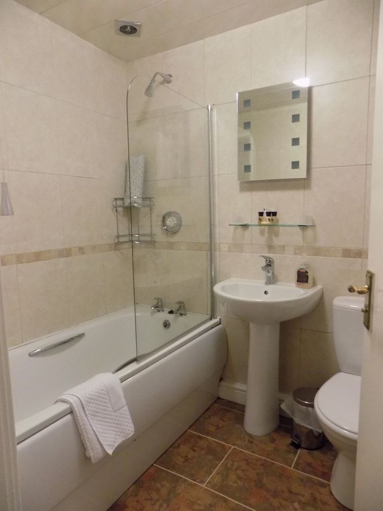 The Cottage Inn Hotel 3