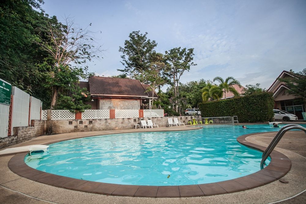 OYO Lanta Village Resort 1