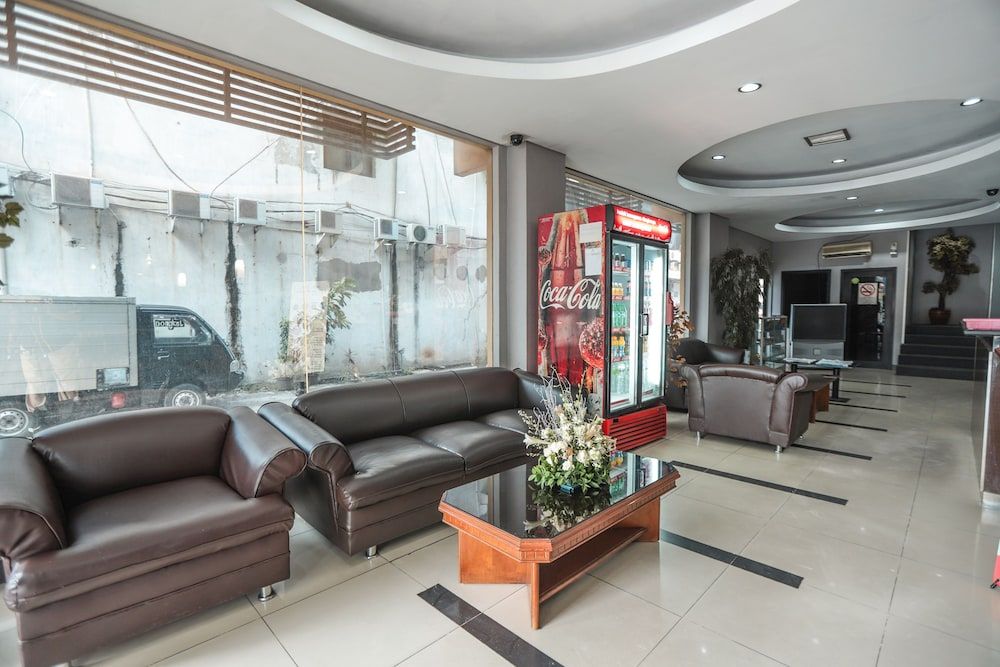 OYO 180 Hotel Mirah 3