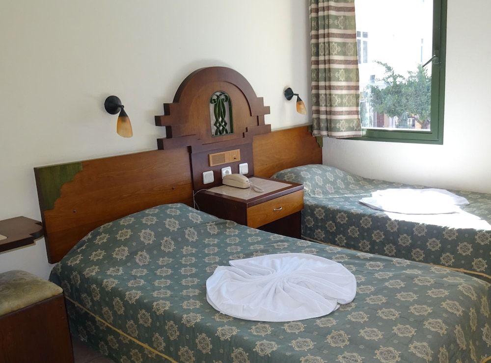 Maxwell Holiday Club - Adults Only 3