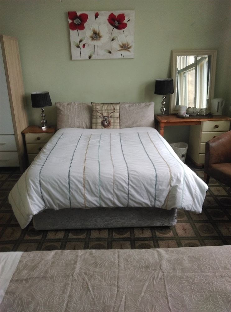 The New Beehive Inn 3