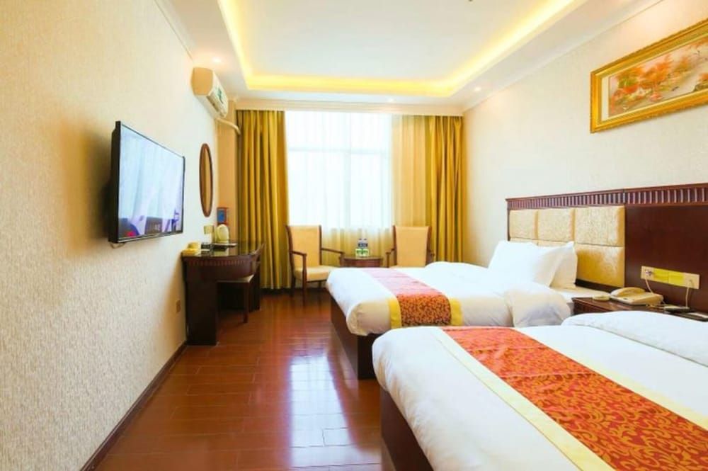 Dongming Hotel Shenzhen Pingzhou Branch 3