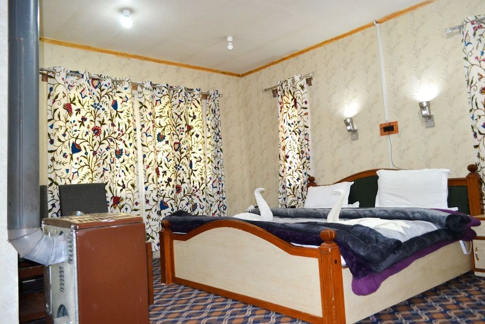 PINE VIEW RESORT - GULMARG 3