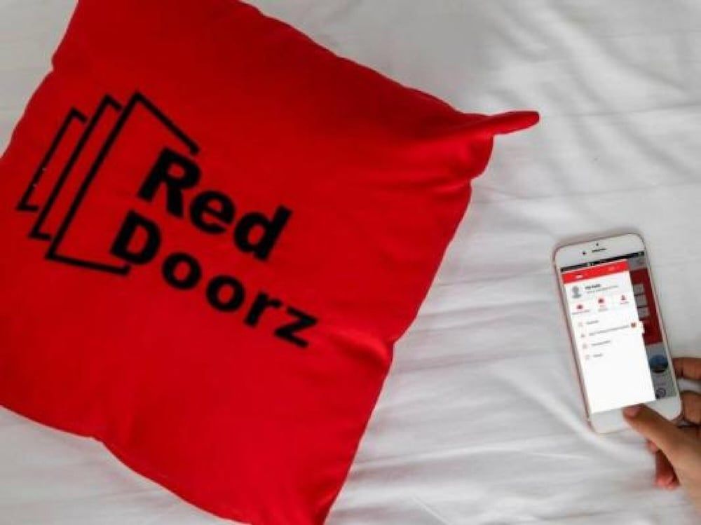 RedDoorz Plus @ Jakarta International Equestrian Park 2