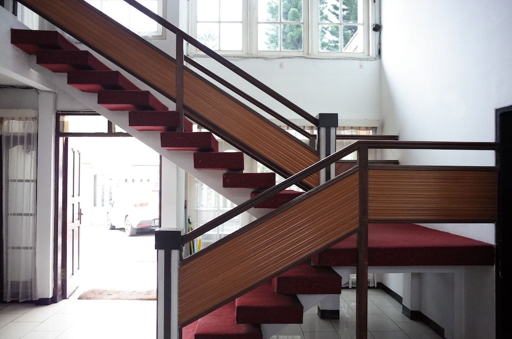 RedDoorz near Alun-alun Kota Sukabumi 2