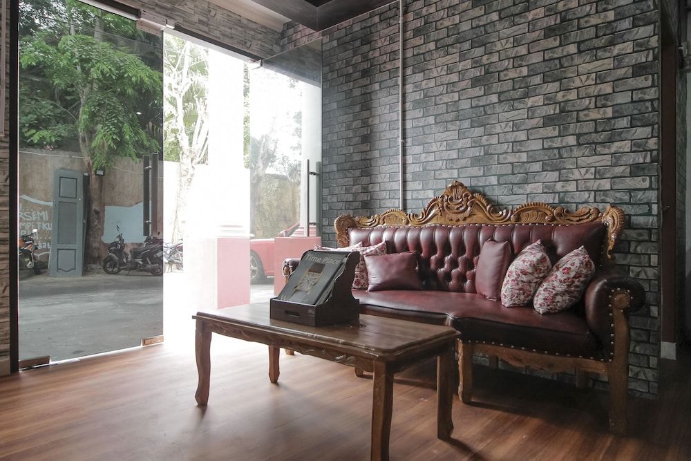 RedDoorz Plus near Budi Luhur University Jakarta 2
