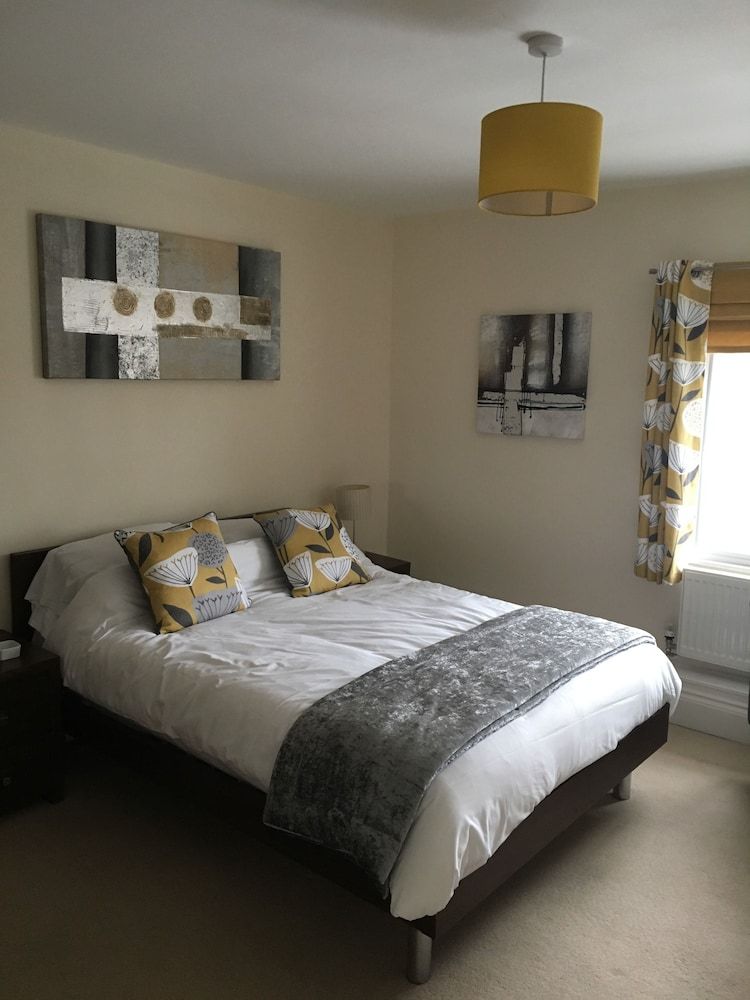 Peel House Apartments 3