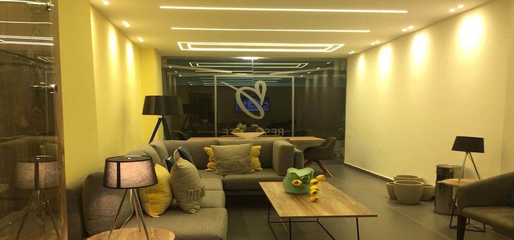 B RESIDENCE 2 B RESIDENCE 2