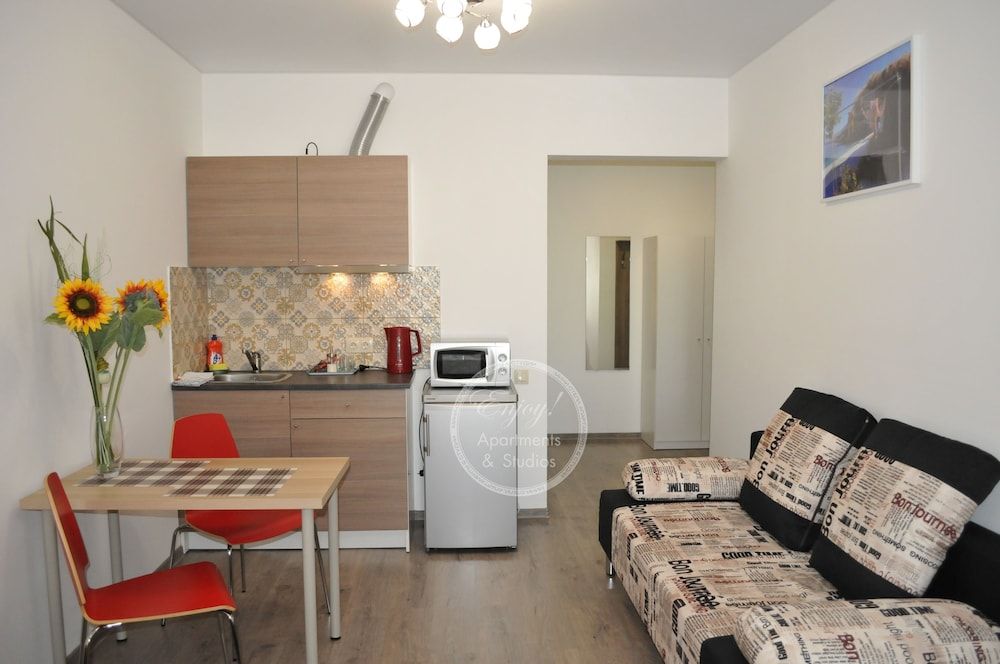 ENJOY! Apartments & Studios – Akvareli 3