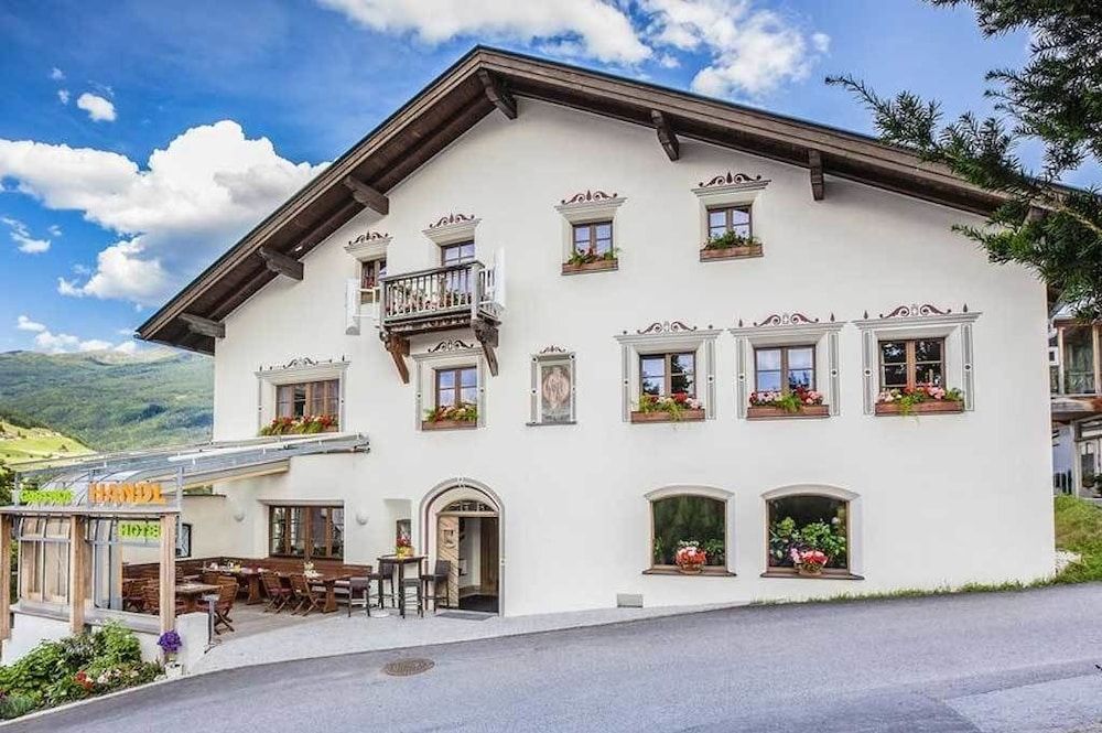 Gasthof Hotel Handl 3 estrelas em Schönberg im Stubaital